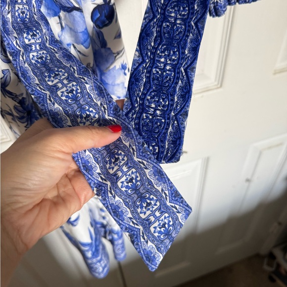 NWOT Alice + Olivia Shanley Blue & White Floral Long Sleeve Belted Dress 4 - Picture 8 of 8